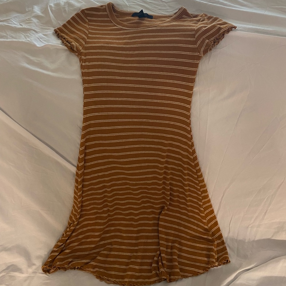 Cute comfy dress, very comfy and stretchy. Mustard and yellow striped.